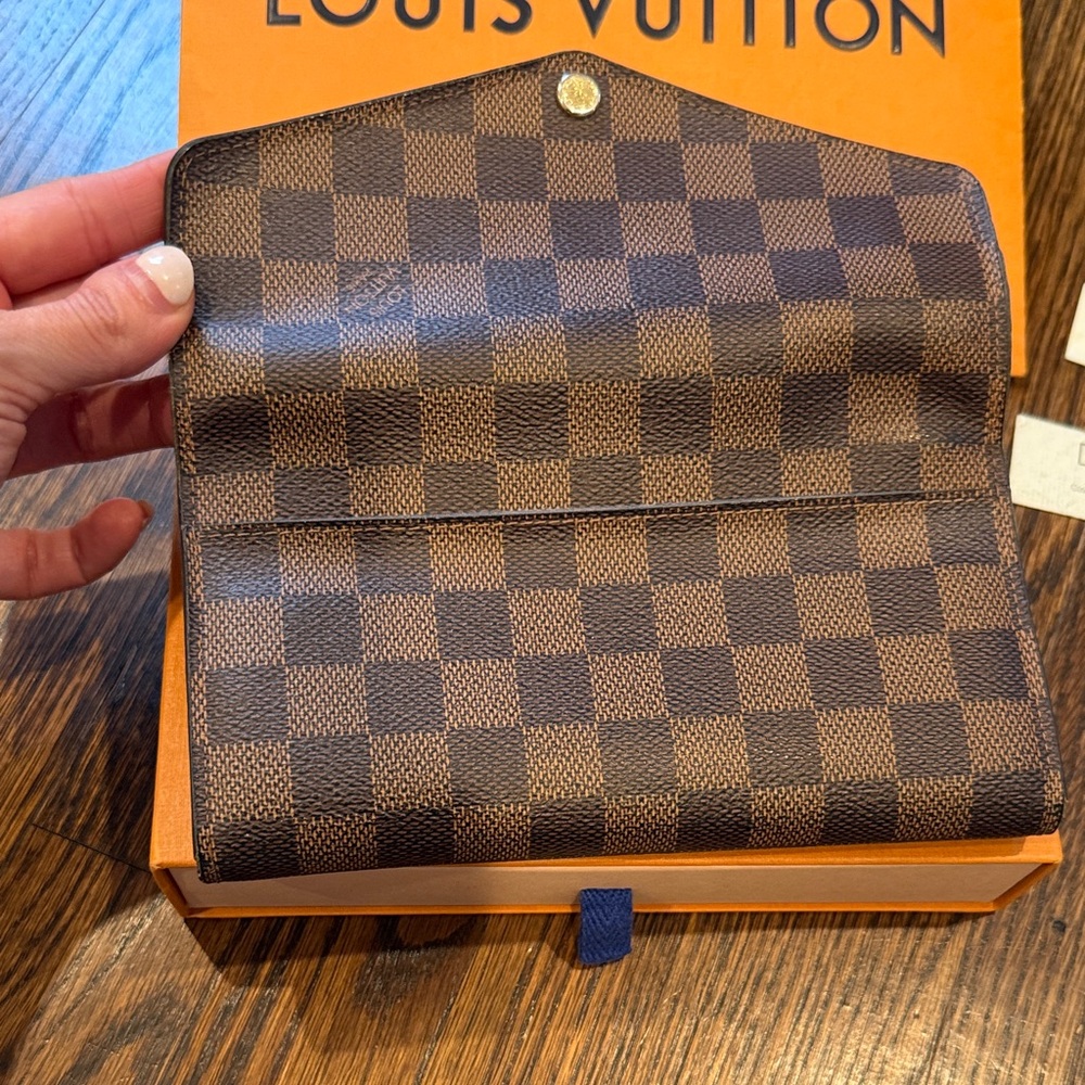 Louis Vuitton Sarah Wallet - Picture 7 of 14